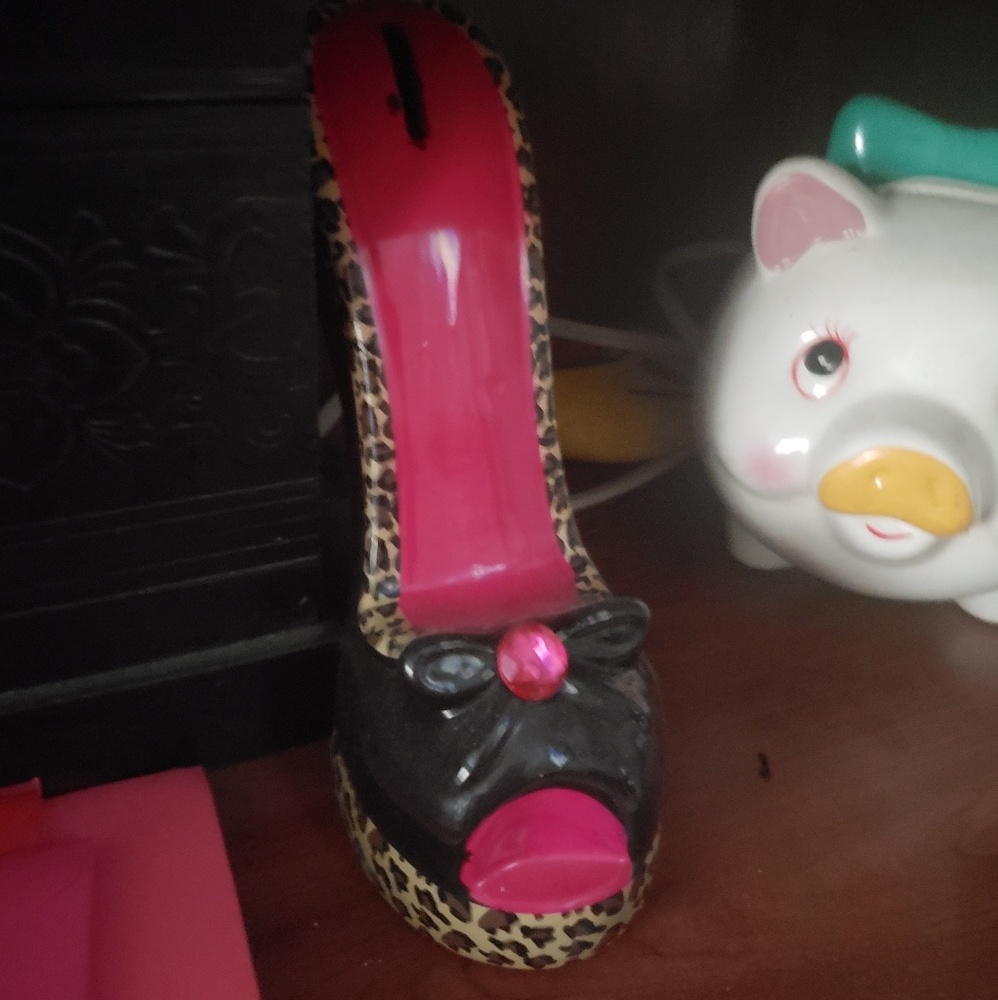 Super cute high heel bank